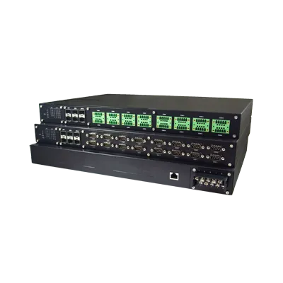 ATOP MB5916A en rack 1U avec seize borniers série, vue de trois quarts gauche
