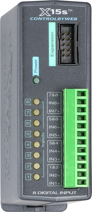 Module d'extension ControlByWEB X-15s vu de trois quarts sur rail DIN