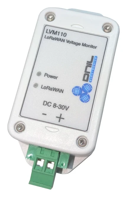 DNIL LVM110, module LoRaWAN de surveillance de tension DC 8 à 30 V, vue trois-quarts