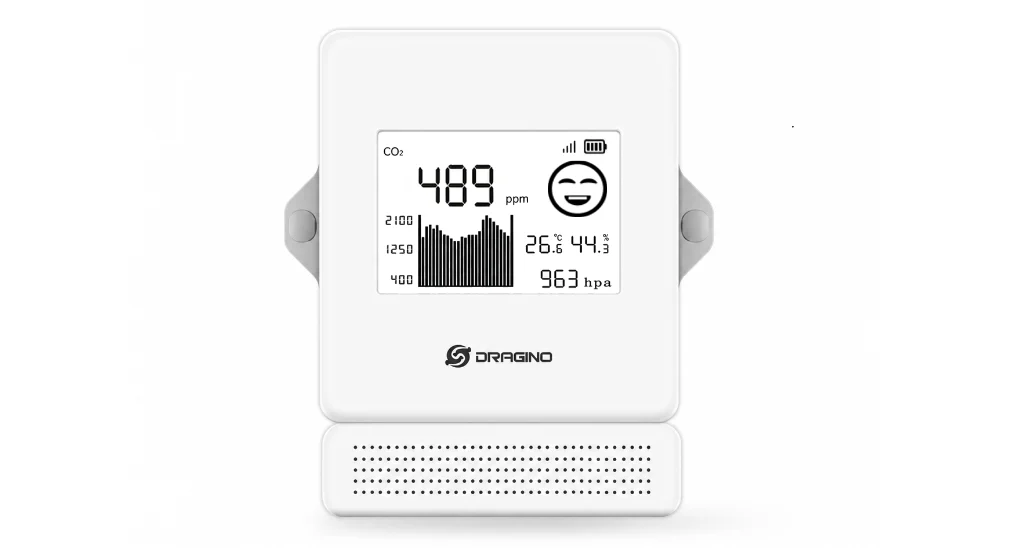 Capteur CO2 NB-IoT et LTE-M Dragino CO2-FE en boîtier blanc mural, vue de face Capteur CO2 NB-IoT et LTE-M Dragino CO2-FE en boîtier blanc mural, vue de face