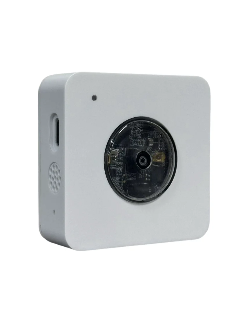Compteur de personnes LoRaWAN Dragino PF52 à caméra IA embarquée, vue de trois quarts Compteur de personnes LoRaWAN Dragino PF52 à caméra IA embarquée, vue de trois quarts