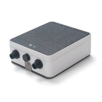 Dragino SVC01-LS2 vu de trois quarts avec ses trois connecteurs étanches et antenne