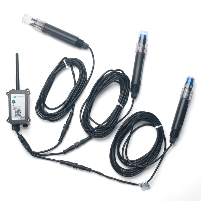 Dragino WQS-LB raccordé à trois sondes de qualité d'eau sur câbles de 5 m
