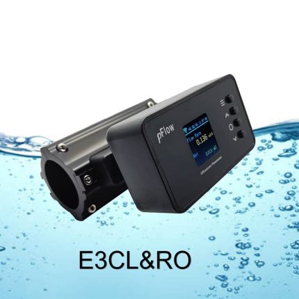 Transmetteur clamp-on Gentos pFlow E3RO avec afficheur couleur, vue de trois quarts