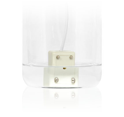 HWgroup Flood Detector 1W-UNI posé au sol et immergé dans une flaque d'eau