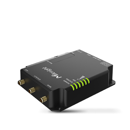 Milesight UR32 routeur cellulaire double SIM avec connecteurs d'antenne, vue de trois quarts