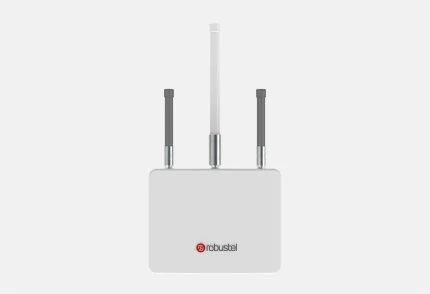 Passerelle LoRaWAN extérieure Robustel R3000 LG-OG IP67 avec trois antennes, vue de face